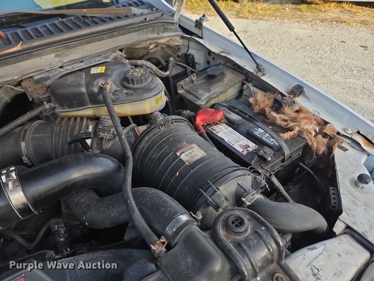 image for item DU2652 2003 Ford F450 Super Duty utility bed pickup truck