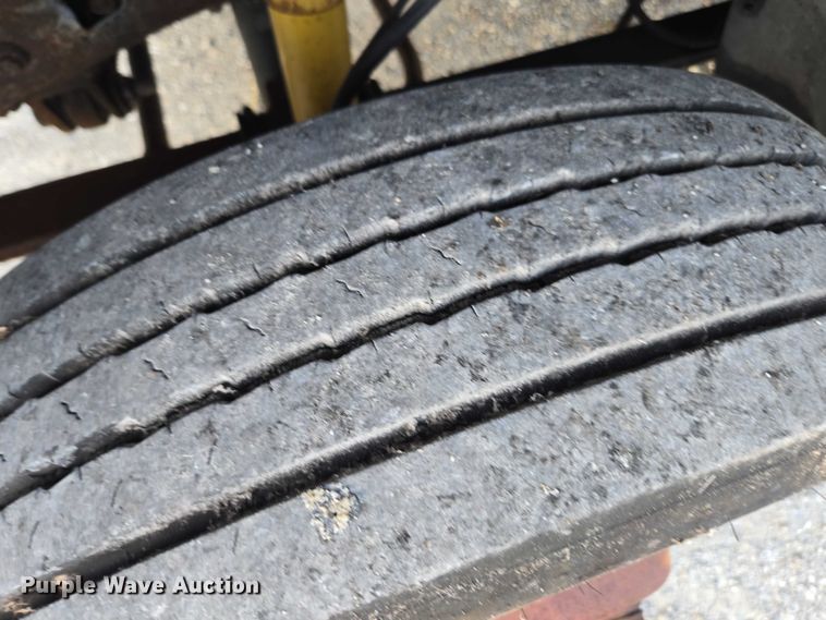 image for item DU2652 2003 Ford F450 Super Duty utility bed pickup truck