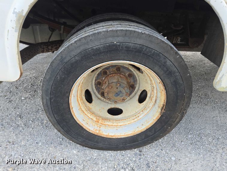 image for item DU2652 2003 Ford F450 Super Duty utility bed pickup truck