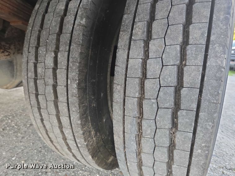 image for item DU2652 2003 Ford F450 Super Duty utility bed pickup truck