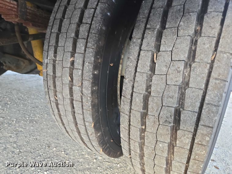 image for item DU2652 2003 Ford F450 Super Duty utility bed pickup truck