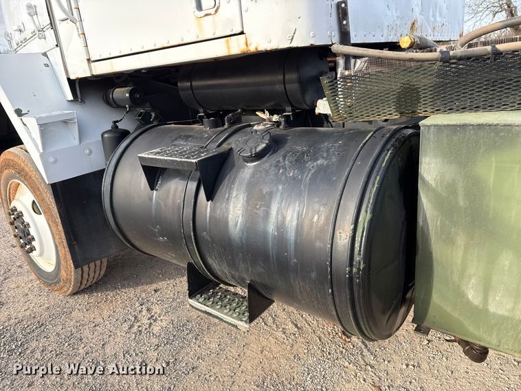 image for item DW5204 1974 AM General M916 semi truck