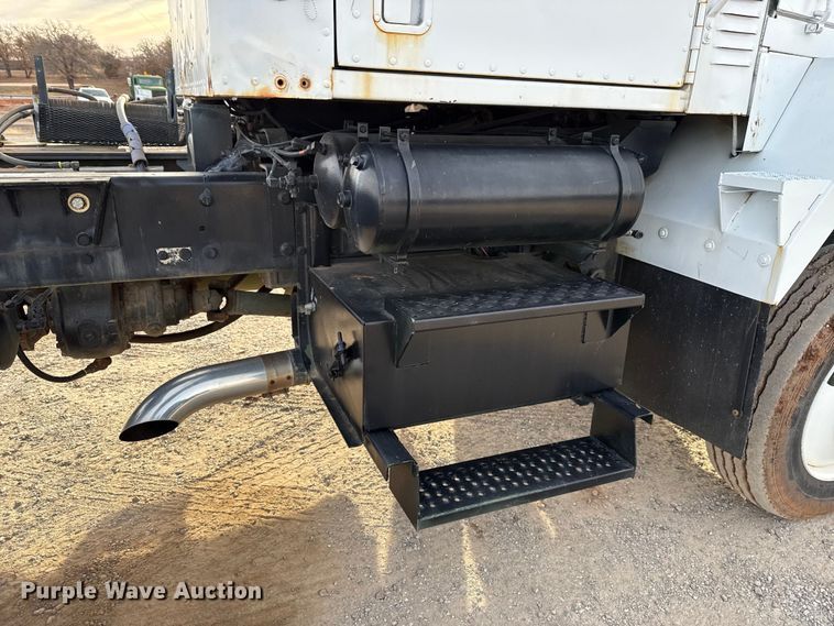 image for item DW5204 1974 AM General M916 semi truck