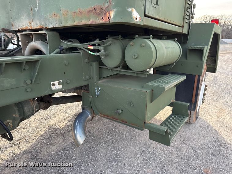 image for item DW5205 2011 AM General M916 semi truck