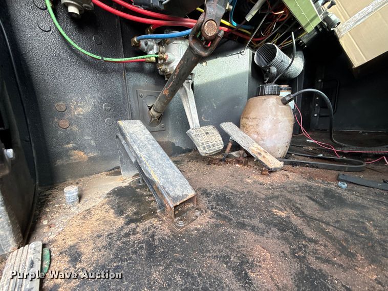 image for item DW5205 2011 AM General M916 semi truck