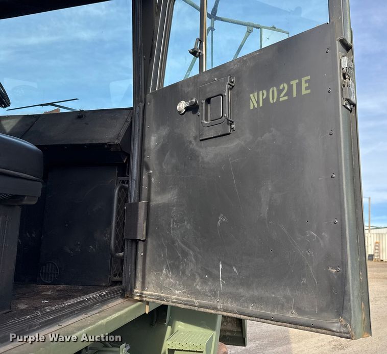 image for item DW5205 2011 AM General M916 semi truck