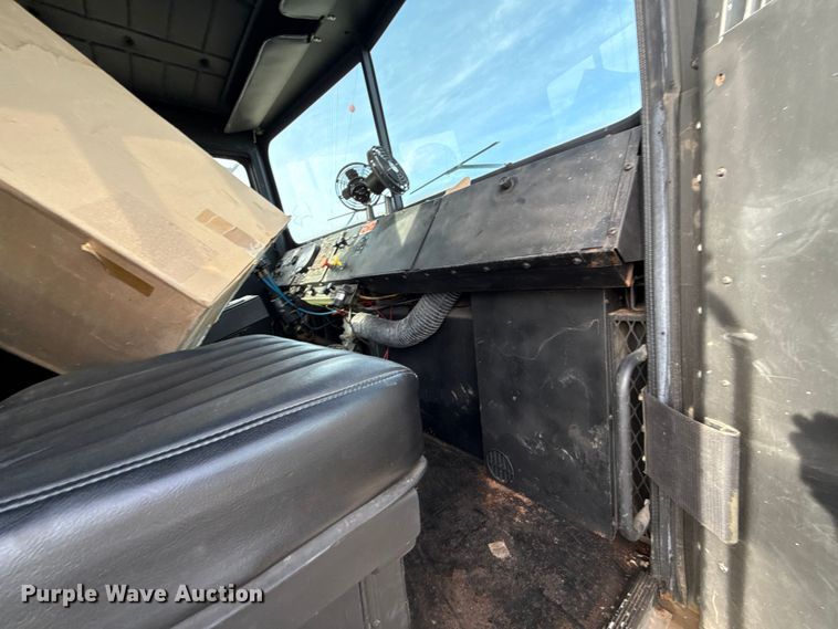 image for item DW5205 2011 AM General M916 semi truck