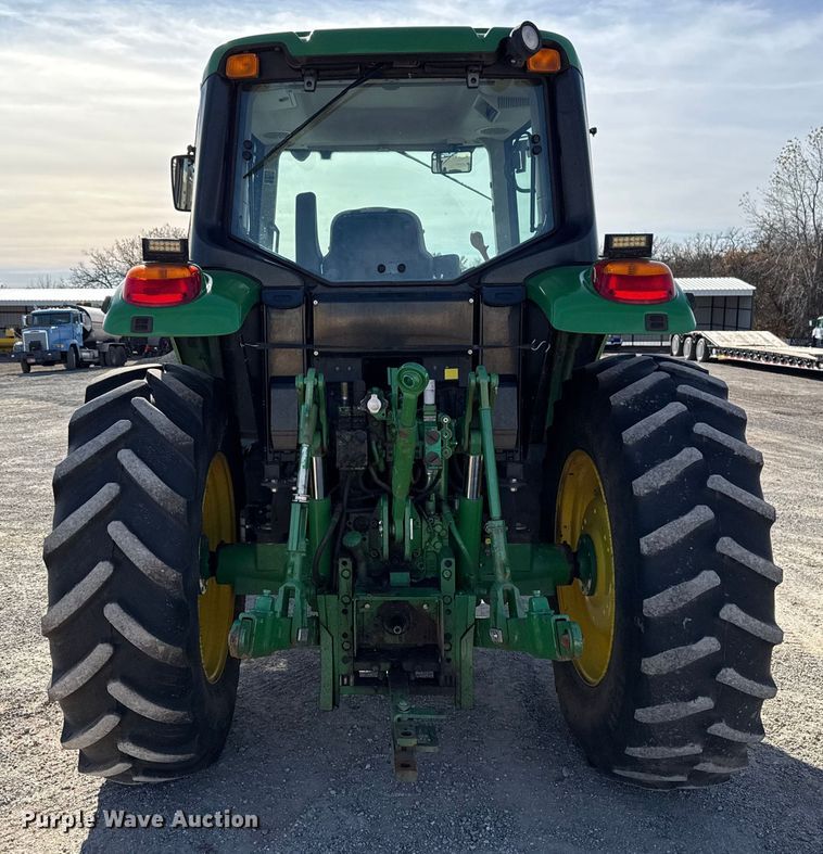 image for item DW5207 2016 John Deere 6110M MFWD tractor