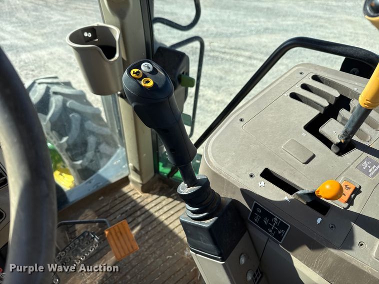 image for item DW5207 2016 John Deere 6110M MFWD tractor