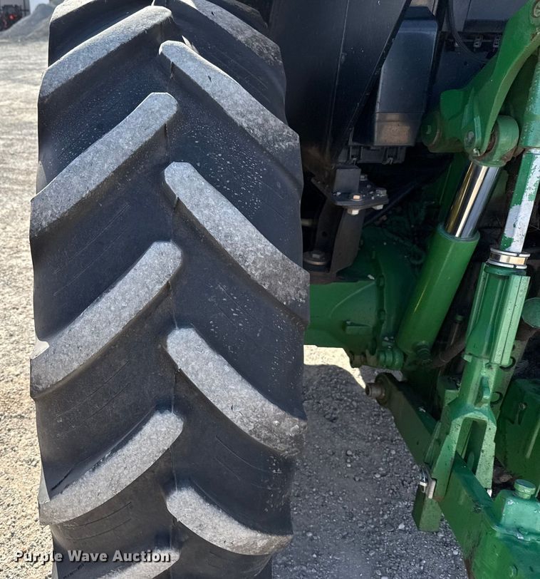 image for item DW5207 2016 John Deere 6110M MFWD tractor