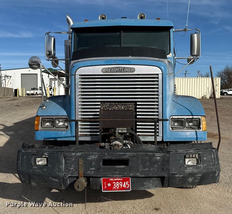 image for item DW5209 1995 Freightliner FLD120 oil distributor truck