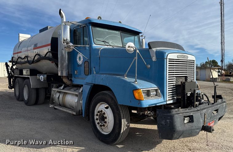 image for item DW5209 1995 Freightliner FLD120 oil distributor truck