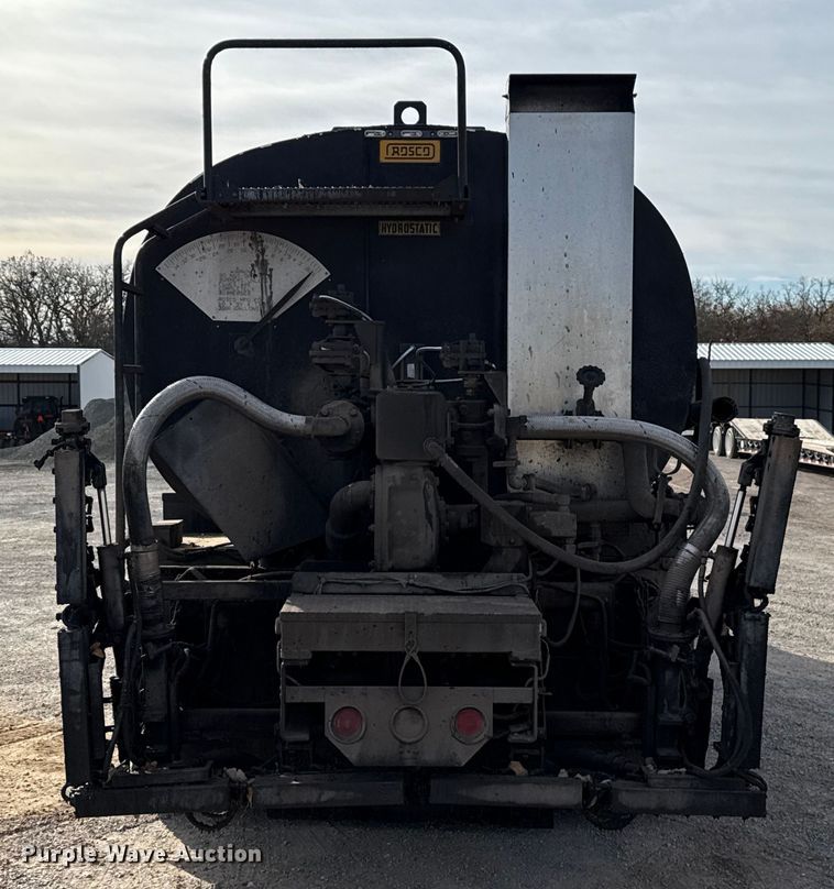 image for item DW5209 1995 Freightliner FLD120 oil distributor truck