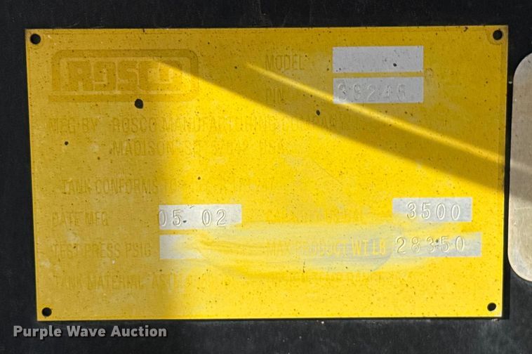 image for item DW5209 1995 Freightliner FLD120 oil distributor truck