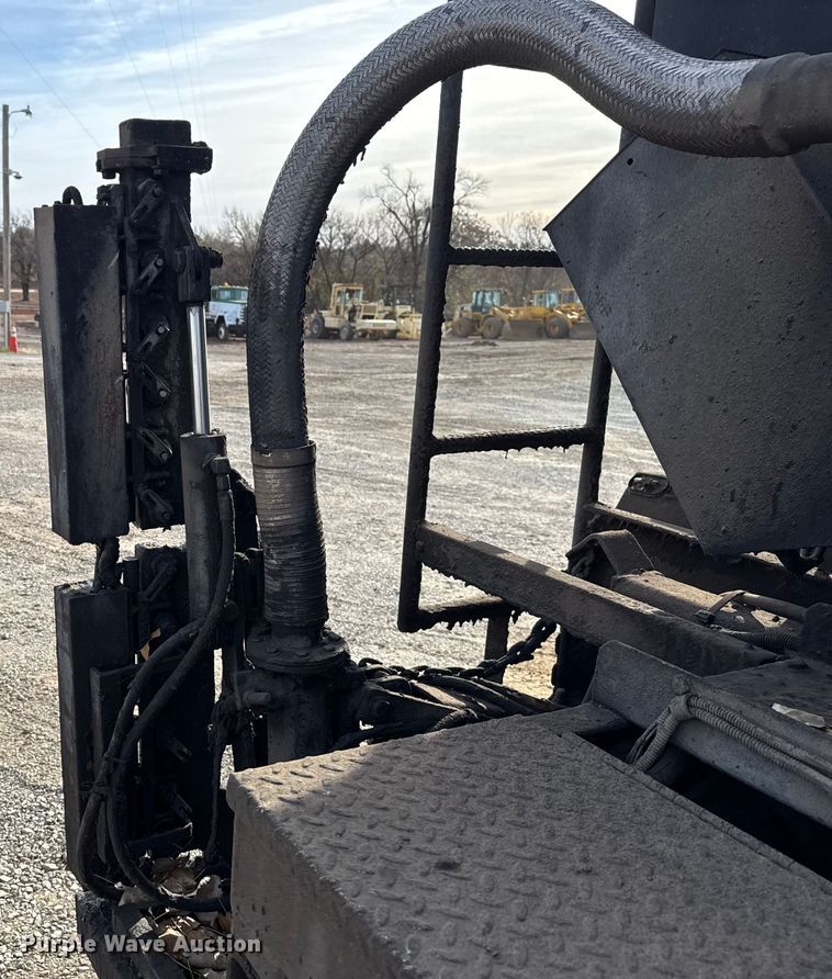 image for item DW5209 1995 Freightliner FLD120 oil distributor truck