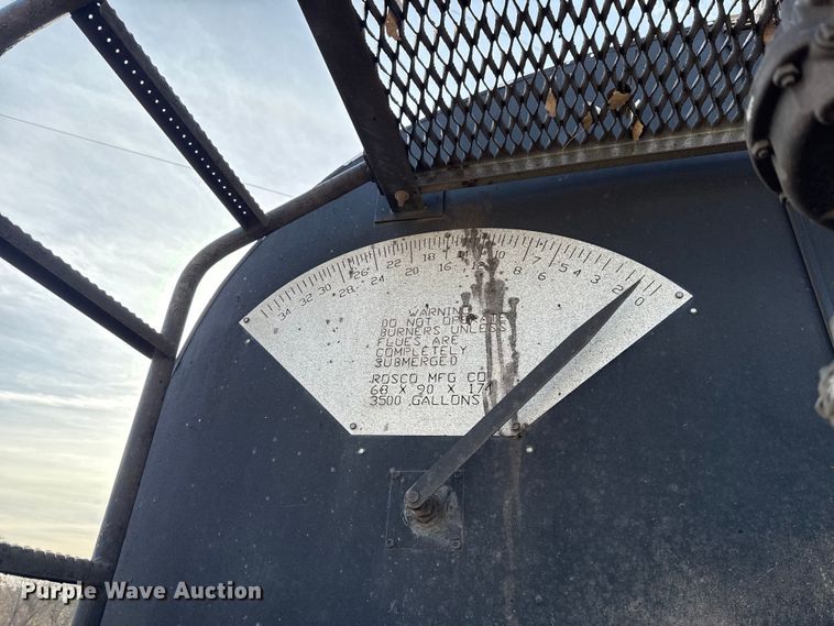 image for item DW5209 1995 Freightliner FLD120 oil distributor truck