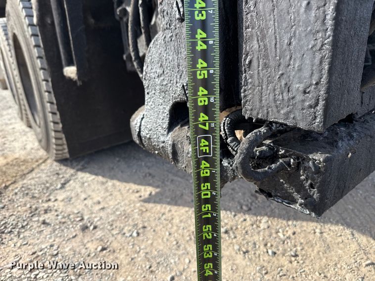 image for item DW5209 1995 Freightliner FLD120 oil distributor truck