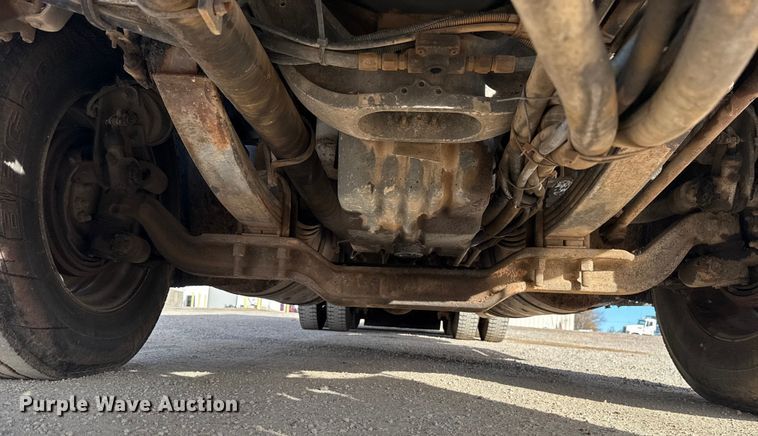 image for item DW5209 1995 Freightliner FLD120 oil distributor truck