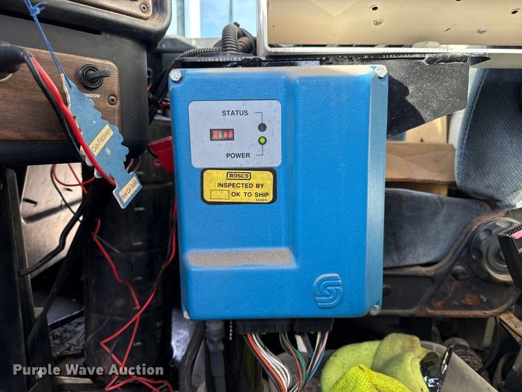 image for item DW5209 1995 Freightliner FLD120 oil distributor truck