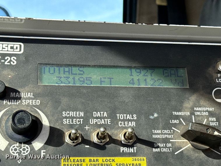 image for item DW5209 1995 Freightliner FLD120 oil distributor truck