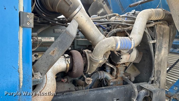 image for item DW5209 1995 Freightliner FLD120 oil distributor truck