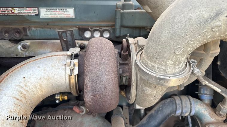 image for item DW5209 1995 Freightliner FLD120 oil distributor truck