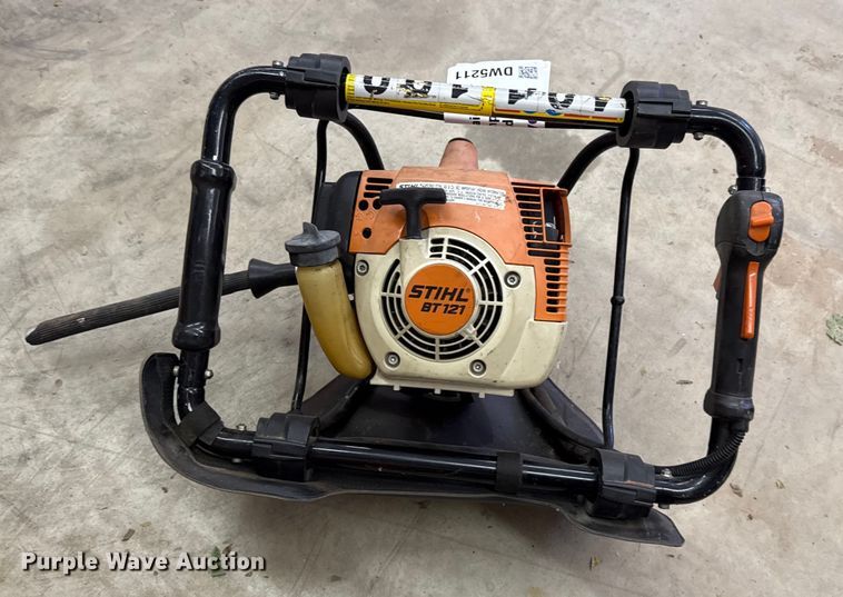 image for item DW5211 Stihl BT121 handheld auger