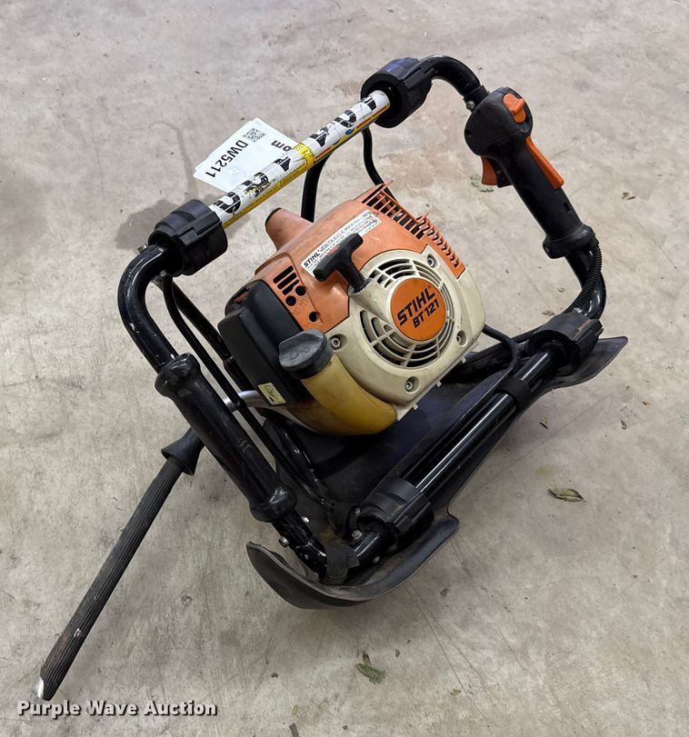 image for item DW5211 Stihl BT121 handheld auger