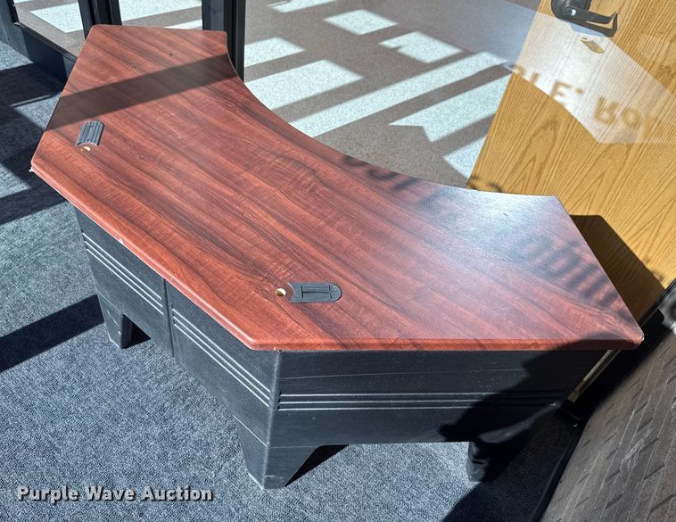 image for item DW5212 (2) desks