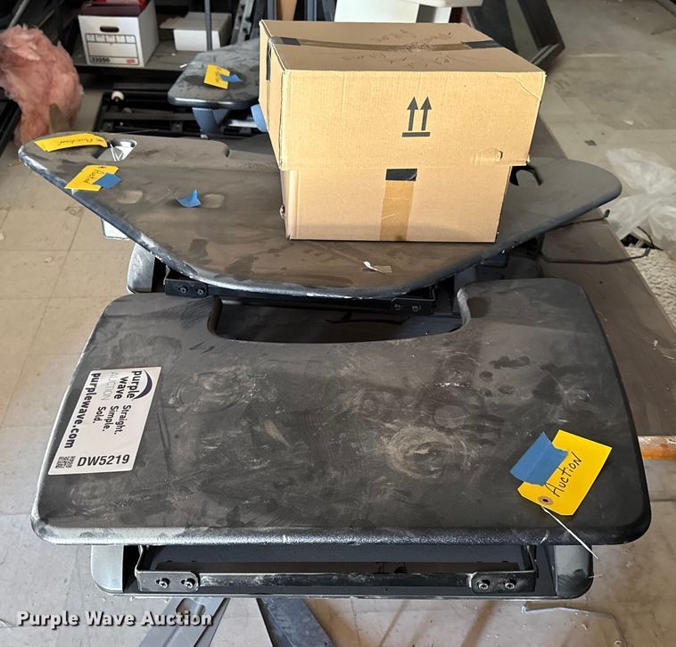 image for item DW5219 Office furniture