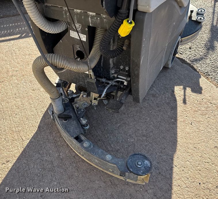 image for item DW5220 Minuteman MC20003QP floor scrubber