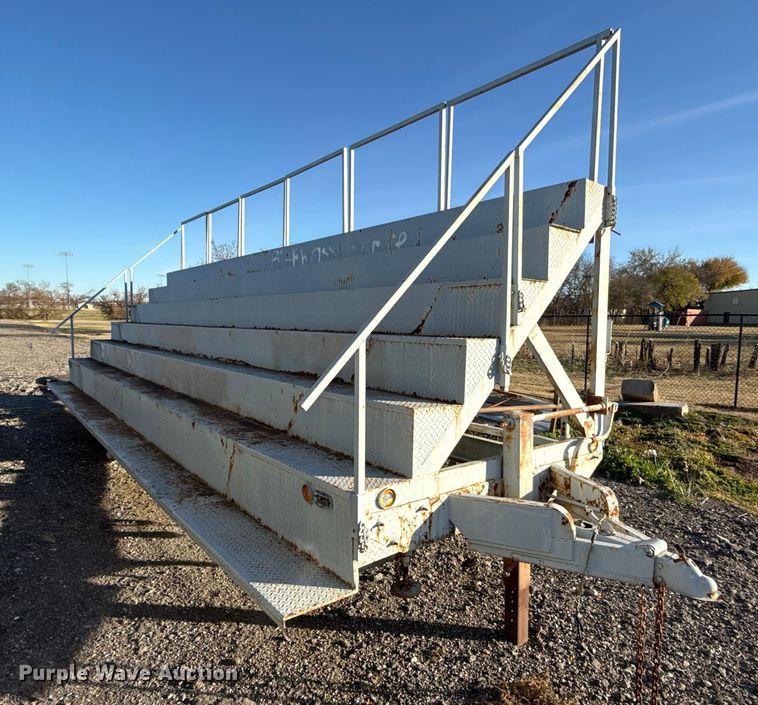 image for item DW5226 Portable bleacher