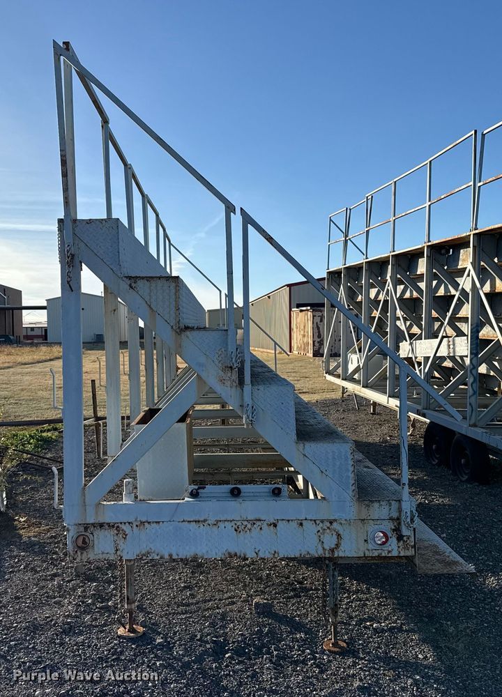 image for item DW5226 Portable bleacher