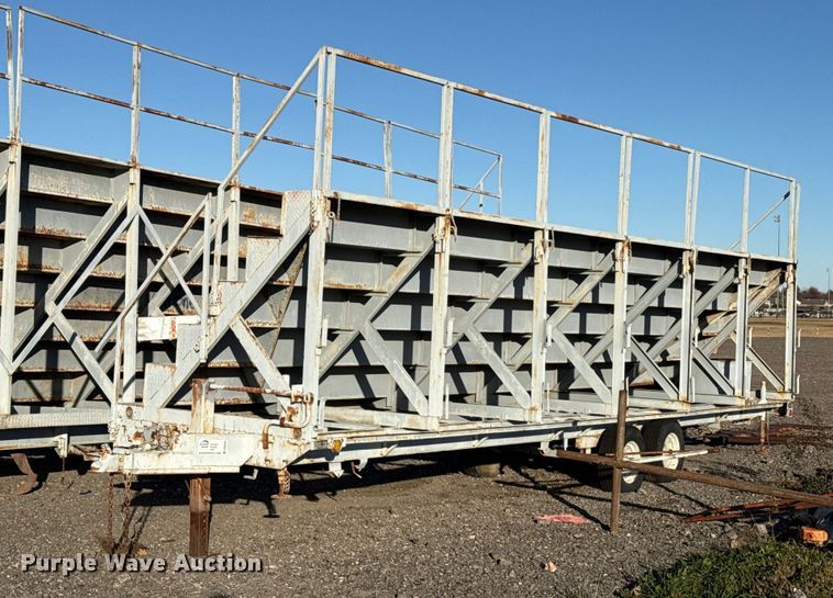 image for item DW5226 Portable bleacher