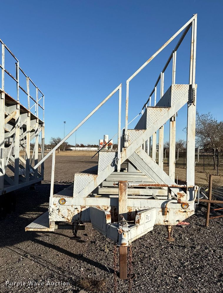 image for item DW5226 Portable bleacher