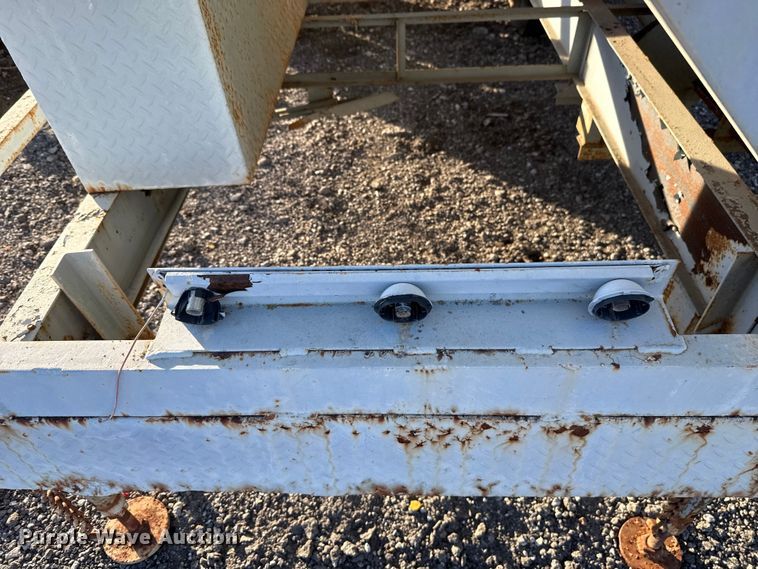 image for item DW5226 Portable bleacher