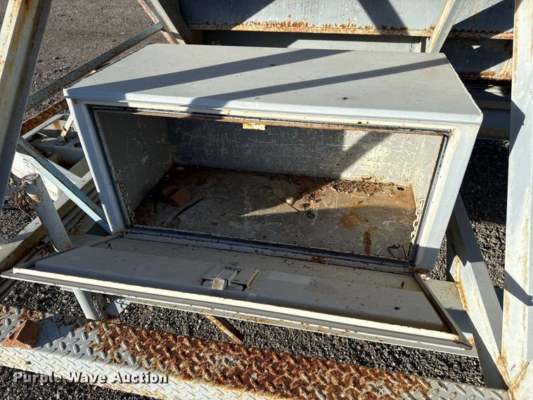 image for item DW5227 Portable bleacher