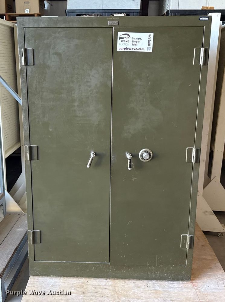 image for item DW5228 Shaw-Walker safe