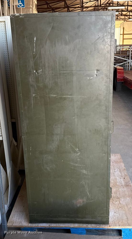 image for item DW5228 Shaw-Walker safe