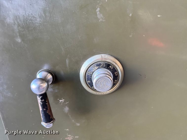 image for item DW5228 Shaw-Walker safe