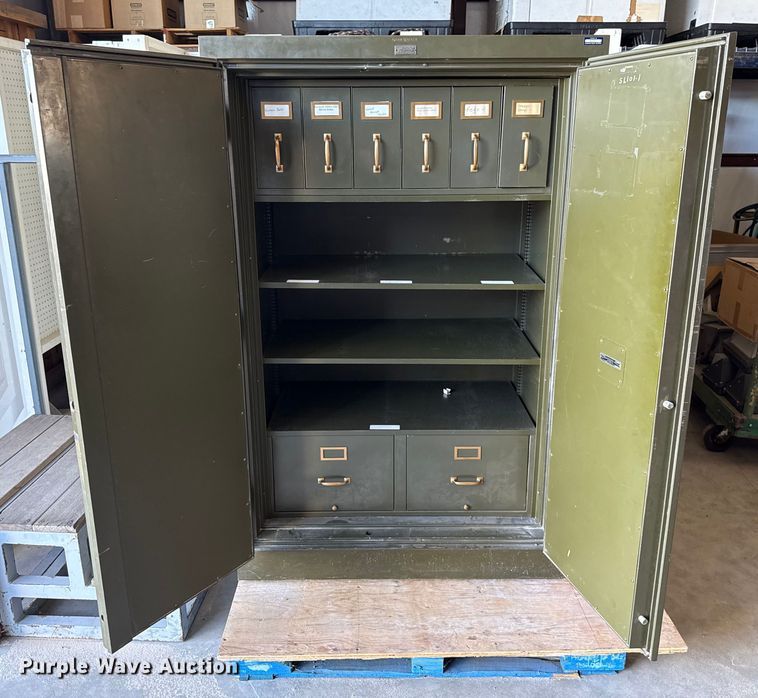 image for item DW5228 Shaw-Walker safe