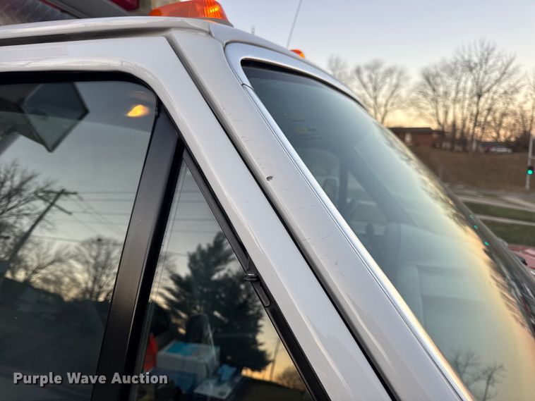 image for item DW6741 1997 Ford F450 Super Duty rescue vehicle