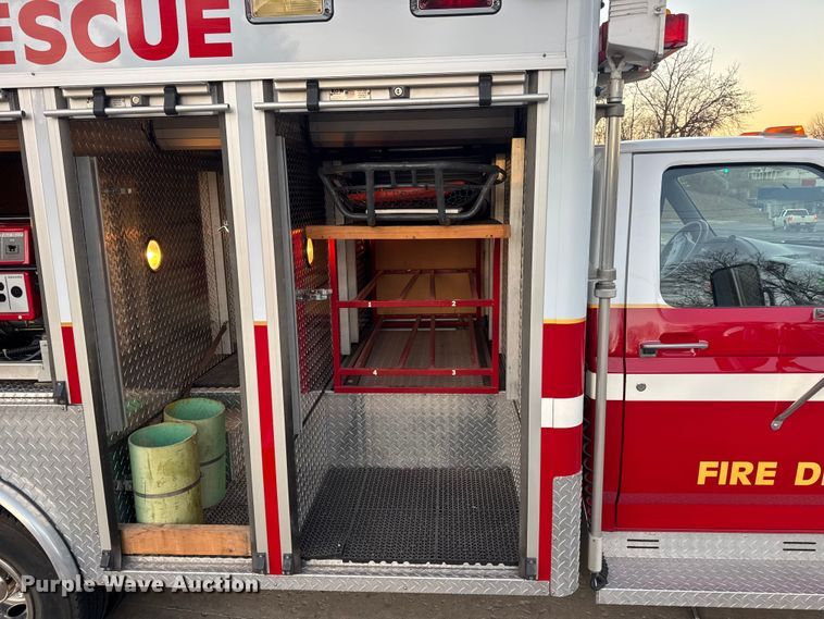 image for item DW6741 1997 Ford F450 Super Duty rescue vehicle