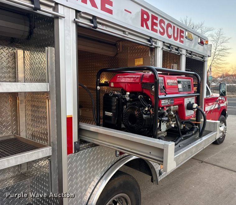 image for item DW6741 1997 Ford F450 Super Duty rescue vehicle