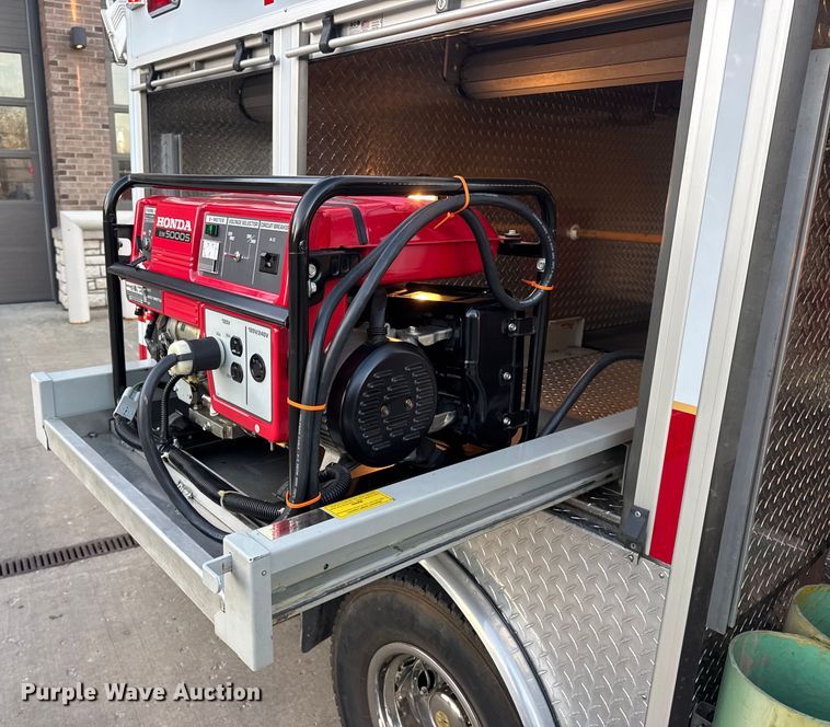 image for item DW6741 1997 Ford F450 Super Duty rescue vehicle