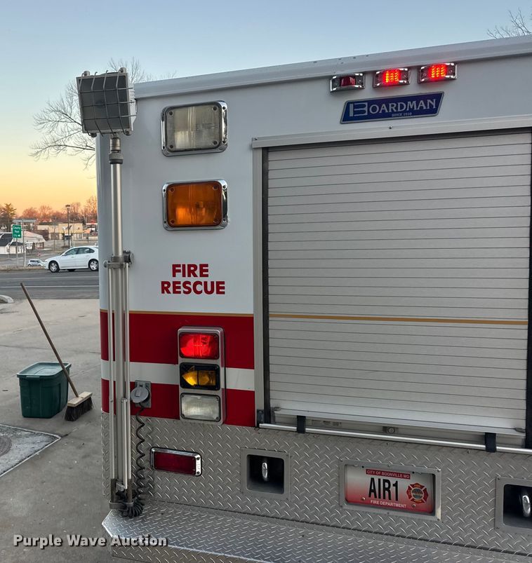 image for item DW6741 1997 Ford F450 Super Duty rescue vehicle