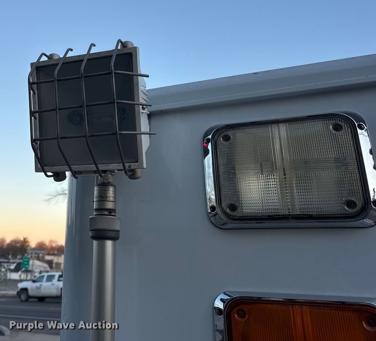 image for item DW6741 1997 Ford F450 Super Duty rescue vehicle