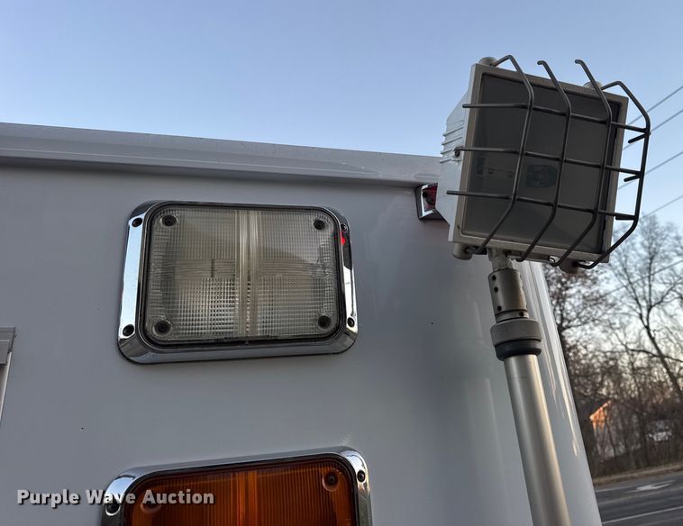 image for item DW6741 1997 Ford F450 Super Duty rescue vehicle