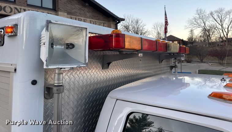 image for item DW6741 1997 Ford F450 Super Duty rescue vehicle