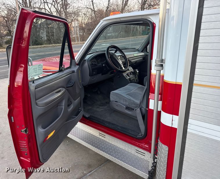image for item DW6741 1997 Ford F450 Super Duty rescue vehicle